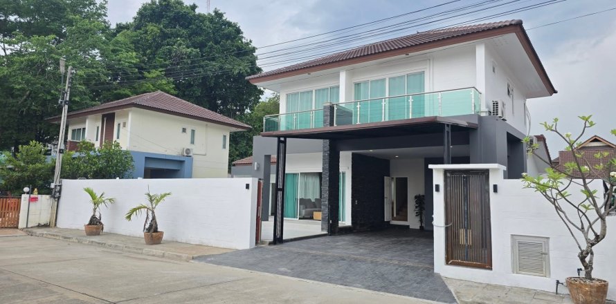 Villa à Chiang Mai, Thaïlande 4 chambres № 173803