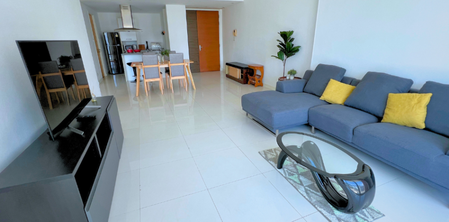 Condo in Khlong Toei, Bangkok, Thailand, 2 bedrooms  № 171640