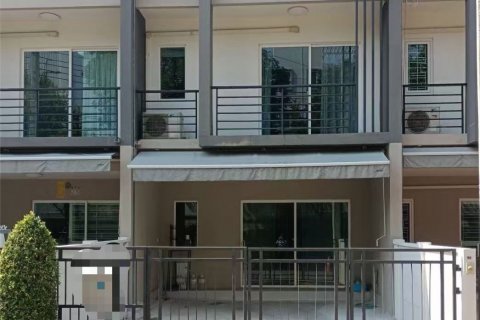 Таунхаус в Суан Луанге, Бангкок, Таиланд с 3 спальнями  № 138969 - фото 1