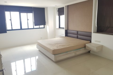 Condo à Khlong Toei, Bangkok, Thaïlande, 5 chambres № 200711 - photo 4