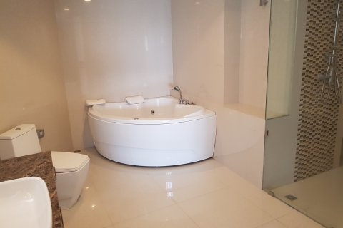Condo à Khlong Toei, Bangkok, Thaïlande, 5 chambres № 200711 - photo 8