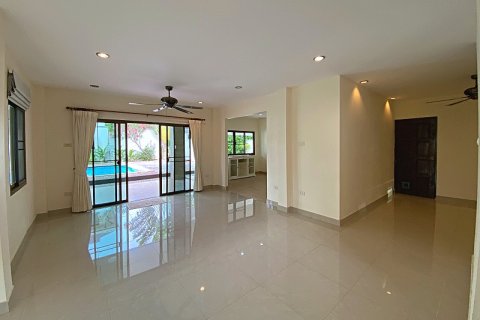 House in Hua Hin, Thailand 4 bedrooms № 168132 - photo 13