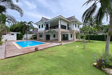 House in Hua Hin, Thailand 4 bedrooms № 168132