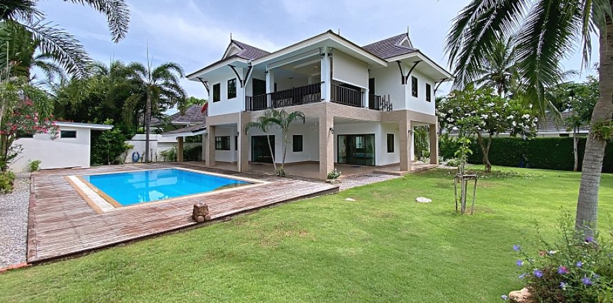 House in Hua Hin, Thailand 4 bedrooms № 168132
