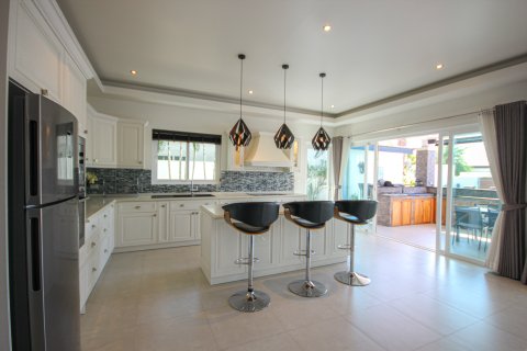 House in Hua Hin, Thailand 3 bedrooms № 168131 - photo 8