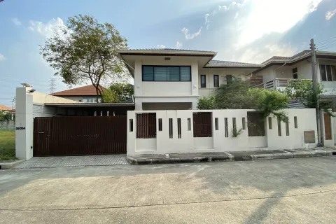 House in Pak Kret, Thailand 4 bedrooms № 157260