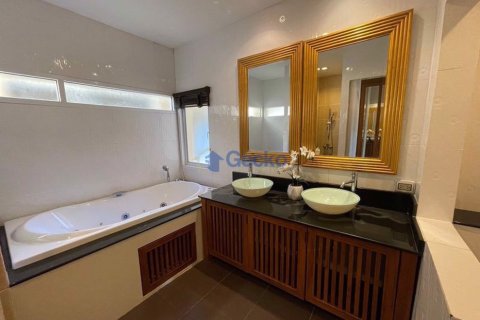 House in Pattaya, Thailand 3 bedrooms № 196233 - photo 7