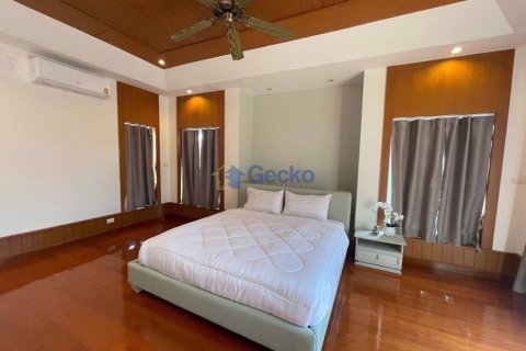 House in Pattaya, Thailand 3 bedrooms № 196233 - photo 9