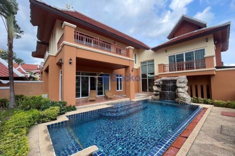 House in Pattaya, Thailand 3 bedrooms № 196233