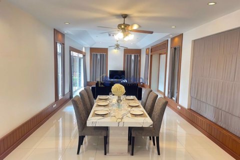 House in Pattaya, Thailand 3 bedrooms № 196233 - photo 5