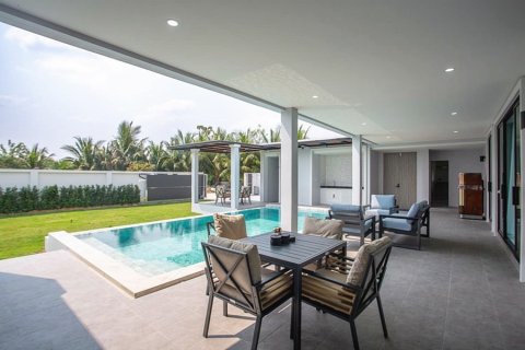 Villa in Hua Hin, Thailand 4 bedrooms № 168375 - photo 10