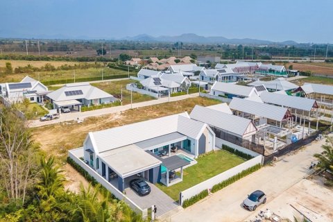 Villa in Hua Hin, Thailand 4 bedrooms № 168375 - photo 2