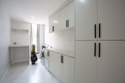 Villa in Hua Hin, Thailand 4 bedrooms № 168375 - photo 28