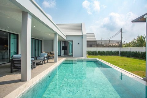 Villa in Hua Hin, Thailand 4 bedrooms № 168375 - photo 6