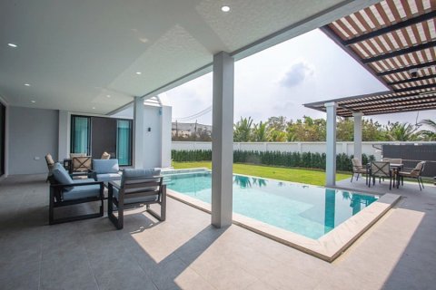 Villa in Hua Hin, Thailand 4 bedrooms № 168375 - photo 7