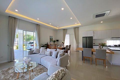 Villa in Hua Hin, Thailand 3 bedrooms № 168377 - photo 10