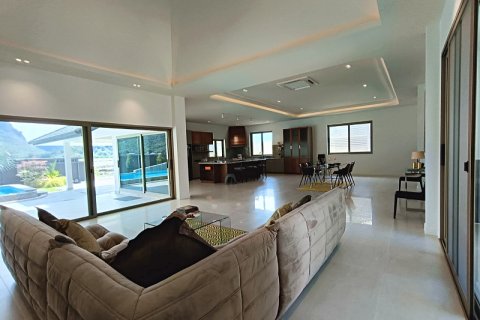 Villa in Sam Roi Yot, Thailand 3 bedrooms № 168399 - photo 6