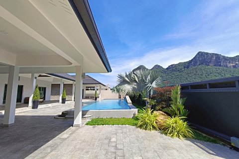 Villa in Sam Roi Yot, Thailand 3 bedrooms № 168399 - photo 3