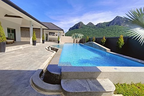 Villa in Sam Roi Yot, Thailand 3 bedrooms № 168399 - photo 2