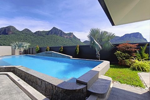 Villa in Sam Roi Yot, Thailand 3 bedrooms № 168399