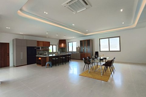 Villa in Sam Roi Yot, Thailand 3 bedrooms № 168399 - photo 7