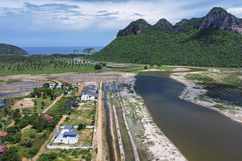 Villa in Sam Roi Yot, Thailand 3 bedrooms № 168399 - photo 16