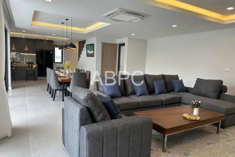 Casa de 4 dormitorios en Pattaya, Tailandia № 210909 - foto 9