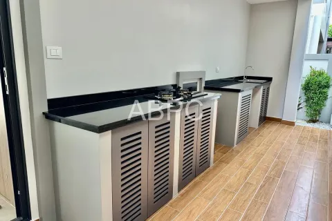 Casa de 4 dormitorios en Pattaya, Tailandia № 210909 - foto 4