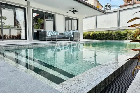 Casa de 4 dormitorios en Pattaya, Tailandia № 210908 - foto 12