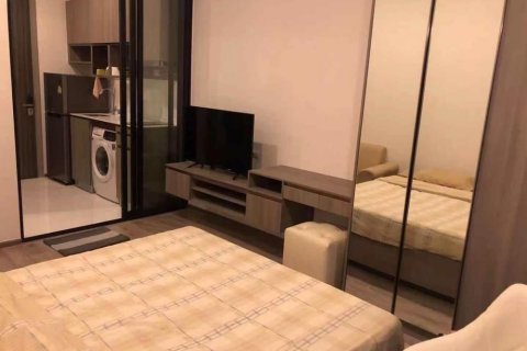 Студия в кондо в Ваттхане, Бангкок, Таиланд № 154912 - фото 3