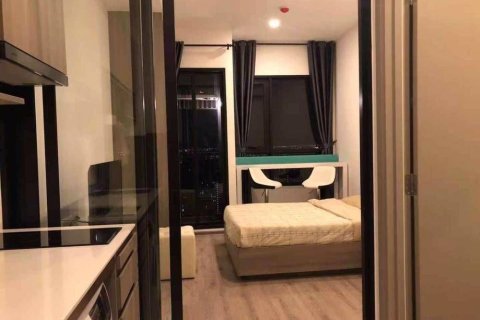 Студия в кондо в Ваттхане, Бангкок, Таиланд № 154912 - фото 2