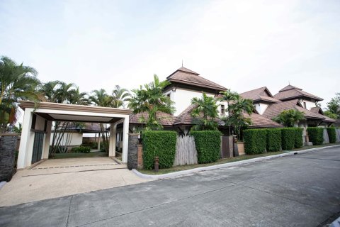 Villa in Phuket, Thailand 3 bedrooms № 166390 - photo 12