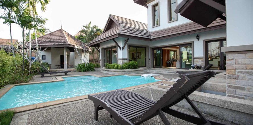 Villa in Phuket, Thailand 3 bedrooms № 166390