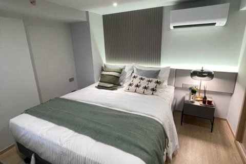 Condo in Bang Rak, Bangkok, Thailand, 2 bedrooms  № 154134 - photo 7