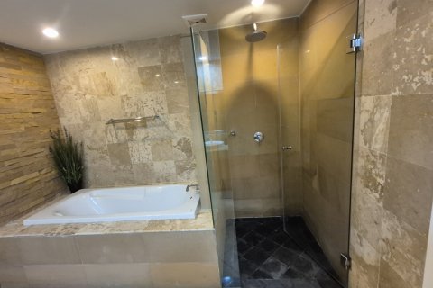 Condo à Phuket, Thaïlande, 2 chambres  № 140932 - photo 6