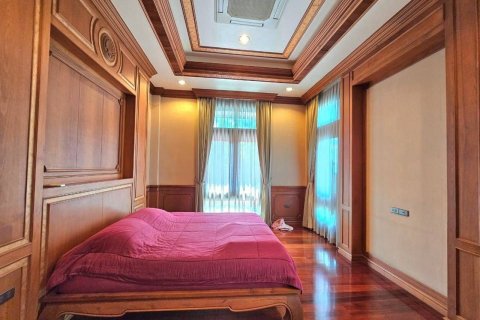 Villa in Pattaya, Thailand 5 bedrooms № 140935 - photo 12