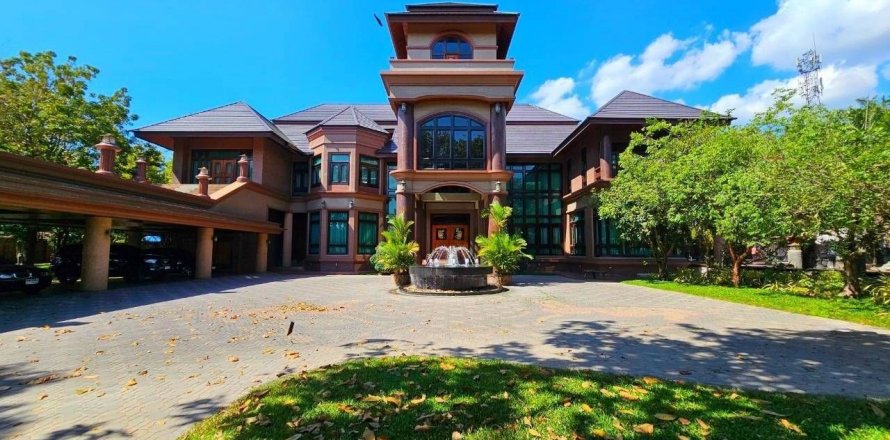 Villa in Pattaya, Thailand 5 bedrooms № 140935