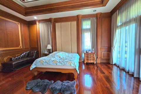 Villa in Pattaya, Thailand 5 bedrooms № 140935 - photo 13