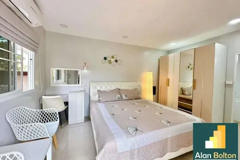 Casa de 6 dormitorios en Pattaya, Tailandia № 210540 - foto 14