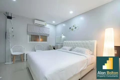 Casa de 6 dormitorios en Pattaya, Tailandia № 210540 - foto 4