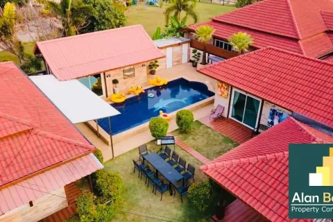 Casa de 6 dormitorios en Pattaya, Tailandia № 210540 - foto 3