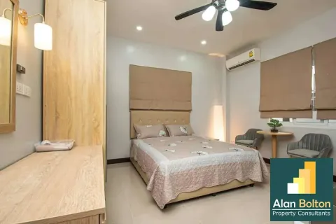 Casa de 6 dormitorios en Pattaya, Tailandia № 210540 - foto 12