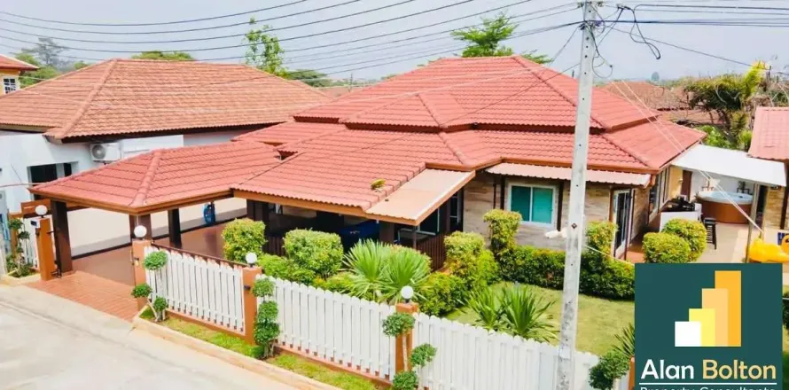 Casa de 6 dormitorios en Pattaya, Tailandia № 210540