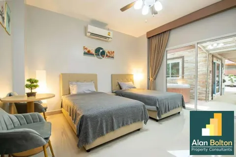 Casa de 6 dormitorios en Pattaya, Tailandia № 210540 - foto 7