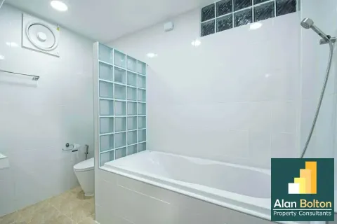 Casa de 6 dormitorios en Pattaya, Tailandia № 210540 - foto 6