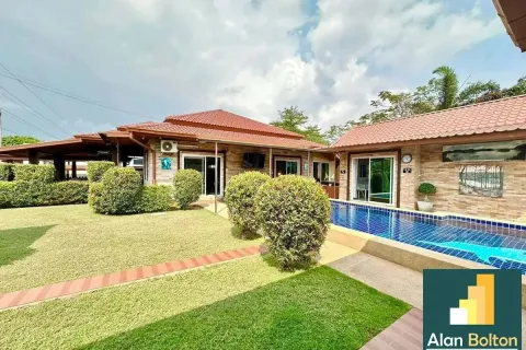 Casa de 6 dormitorios en Pattaya, Tailandia № 210540 - foto 15