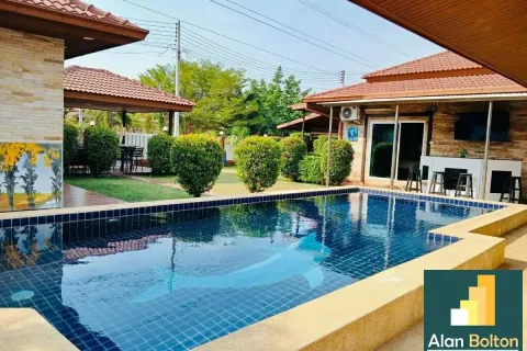 Casa de 6 dormitorios en Pattaya, Tailandia № 210540 - foto 16