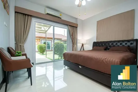 Casa de 6 dormitorios en Pattaya, Tailandia № 210540 - foto 11
