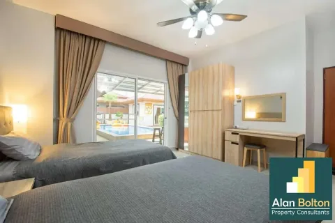 Casa de 6 dormitorios en Pattaya, Tailandia № 210540 - foto 9