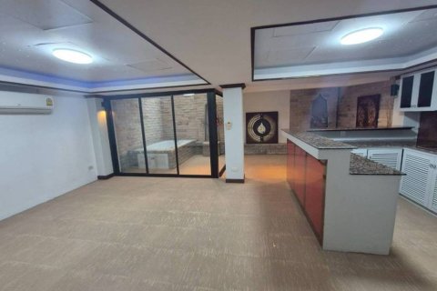 Villa à Pattaya, Thaïlande 8 chambres № 172914 - photo 2